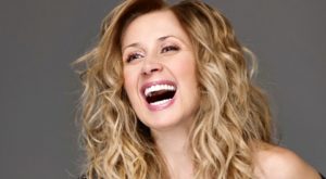 Lara-Fabian-en-concert-avec-les-voyages-remi